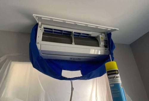 Entretien et nettoyage de climatisation murale par un technicien